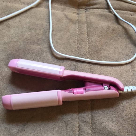 John Frieda wavy curl curling iron & flat iron - Picture 8 of 9
